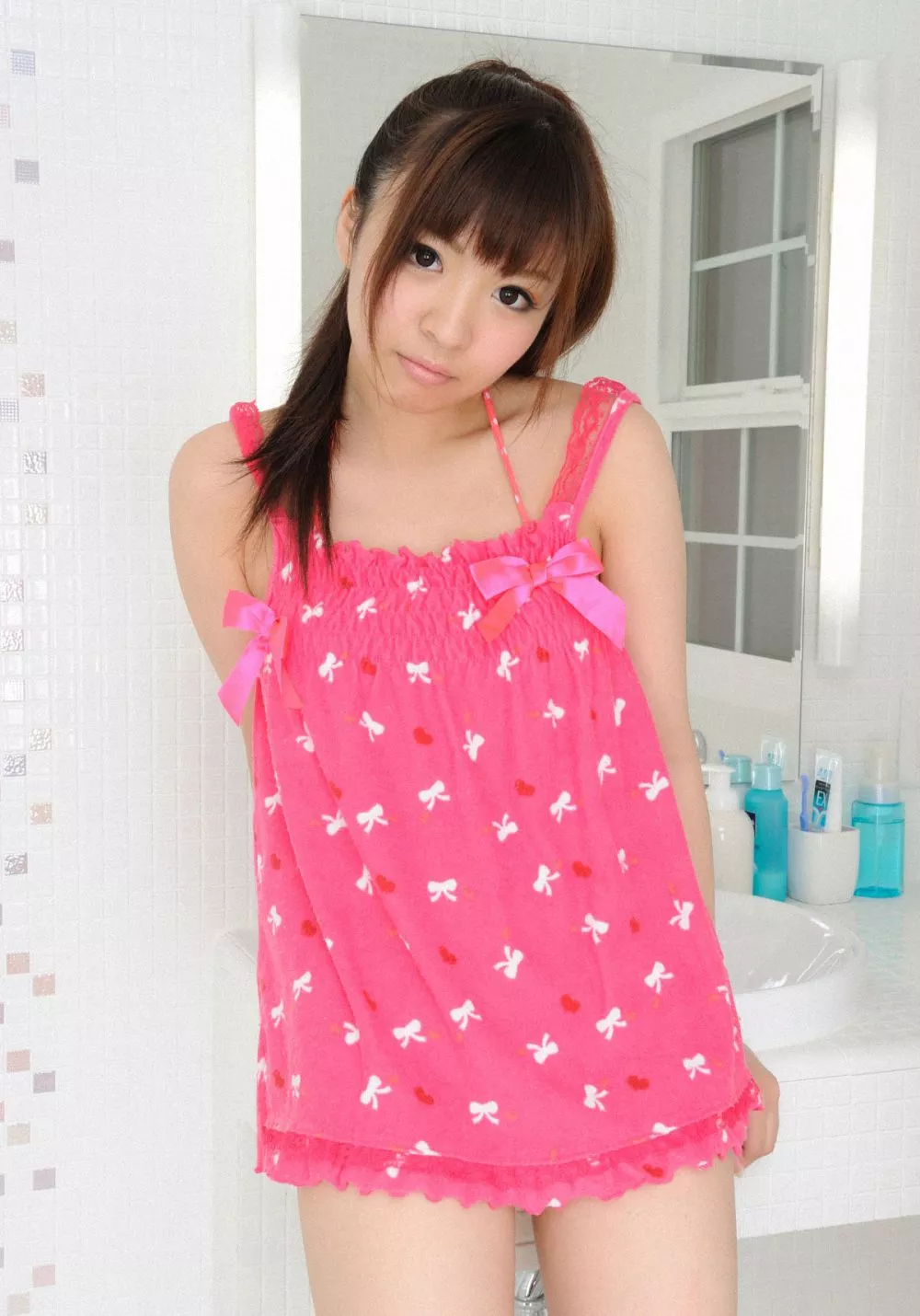 日本清纯小美女的童颜巨胸诱惑写真30P