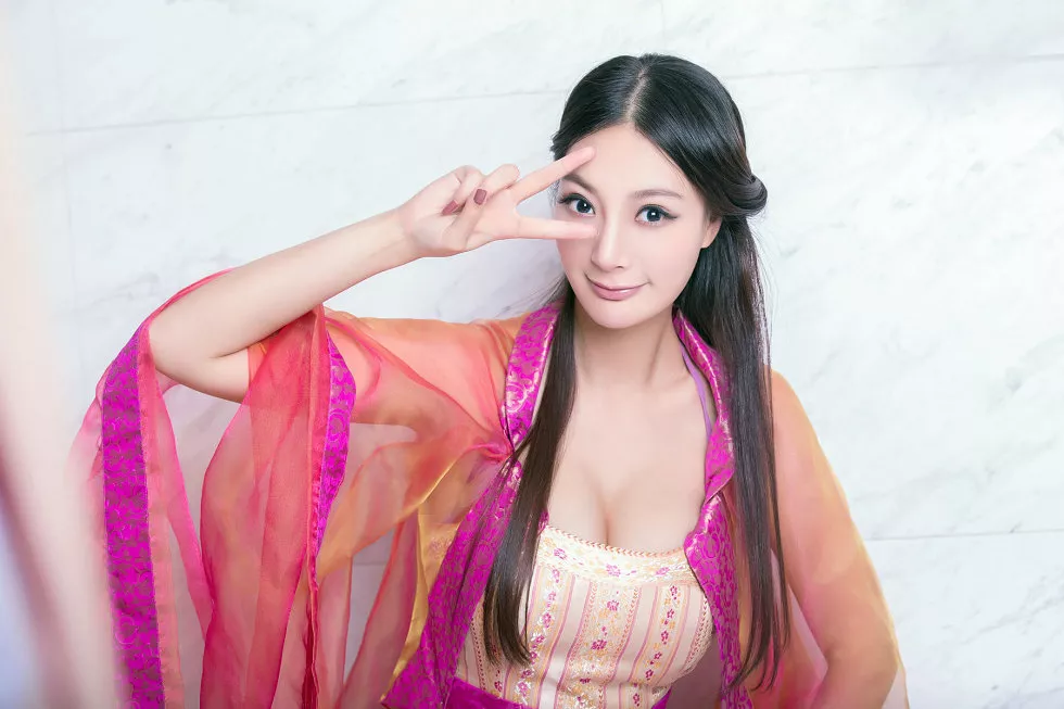推女郎第22期_G奶女神王李丹妮爆乳性感写真50P