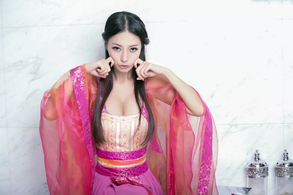 推女郎第22期_G奶女神王李丹妮爆乳性感写真50P