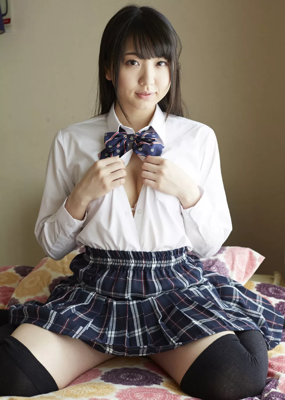 日本美女艺人椎名香奈江海量性感内衣系列写真100P