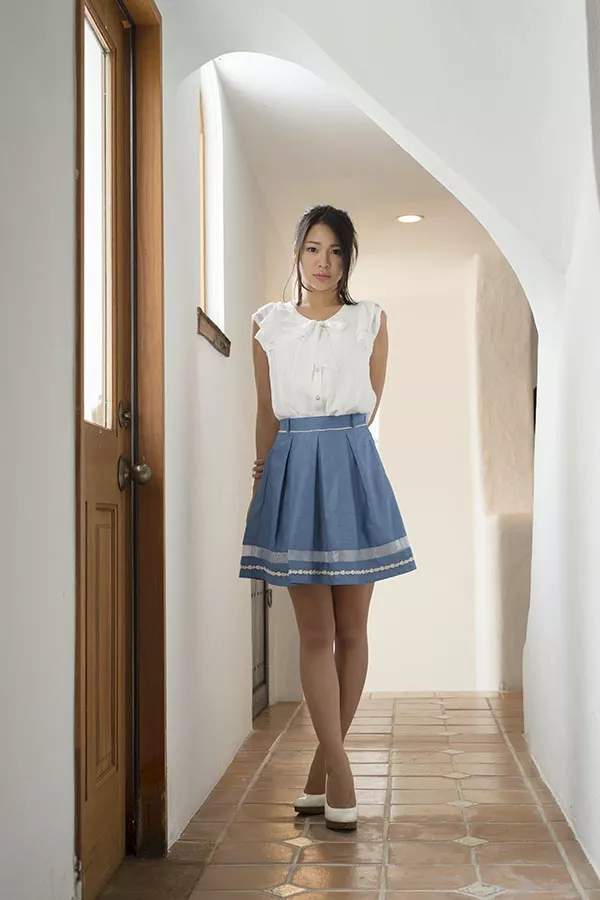 日本新锐AV女优南真菜果性感写真6P