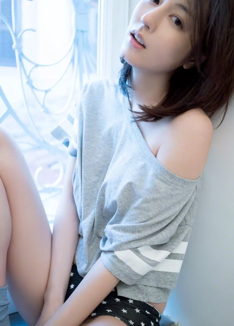 日本氧气美女杉本有美居家白皙性感写真34P