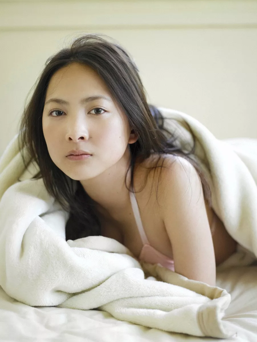日本美女艺人谷村美月海量性感生活写真100P