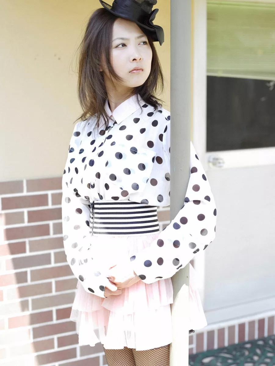 日本美女艺人谷村美月海量性感生活写真100P