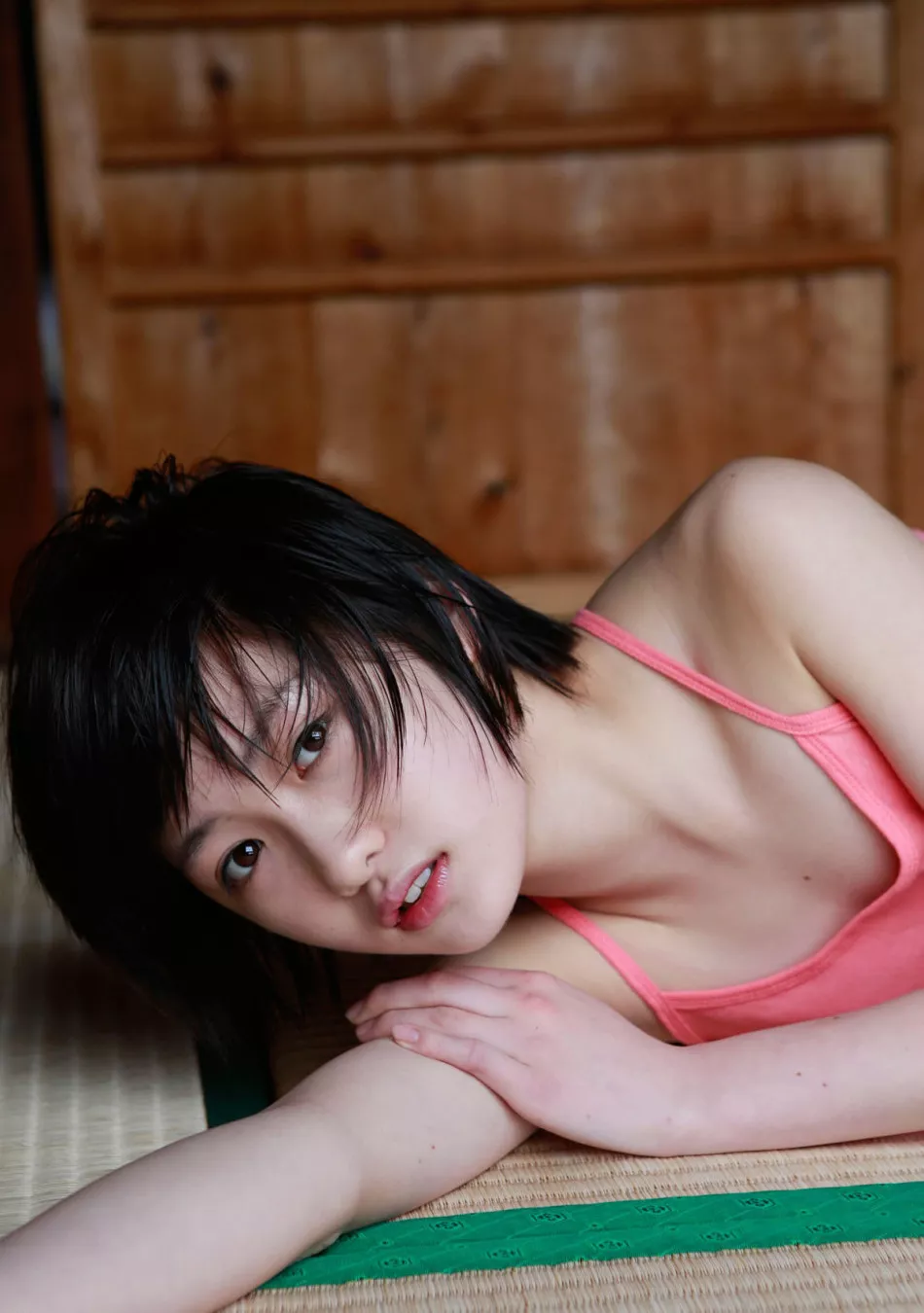 日本16岁少女偶像工藤遥清新短发写真18P