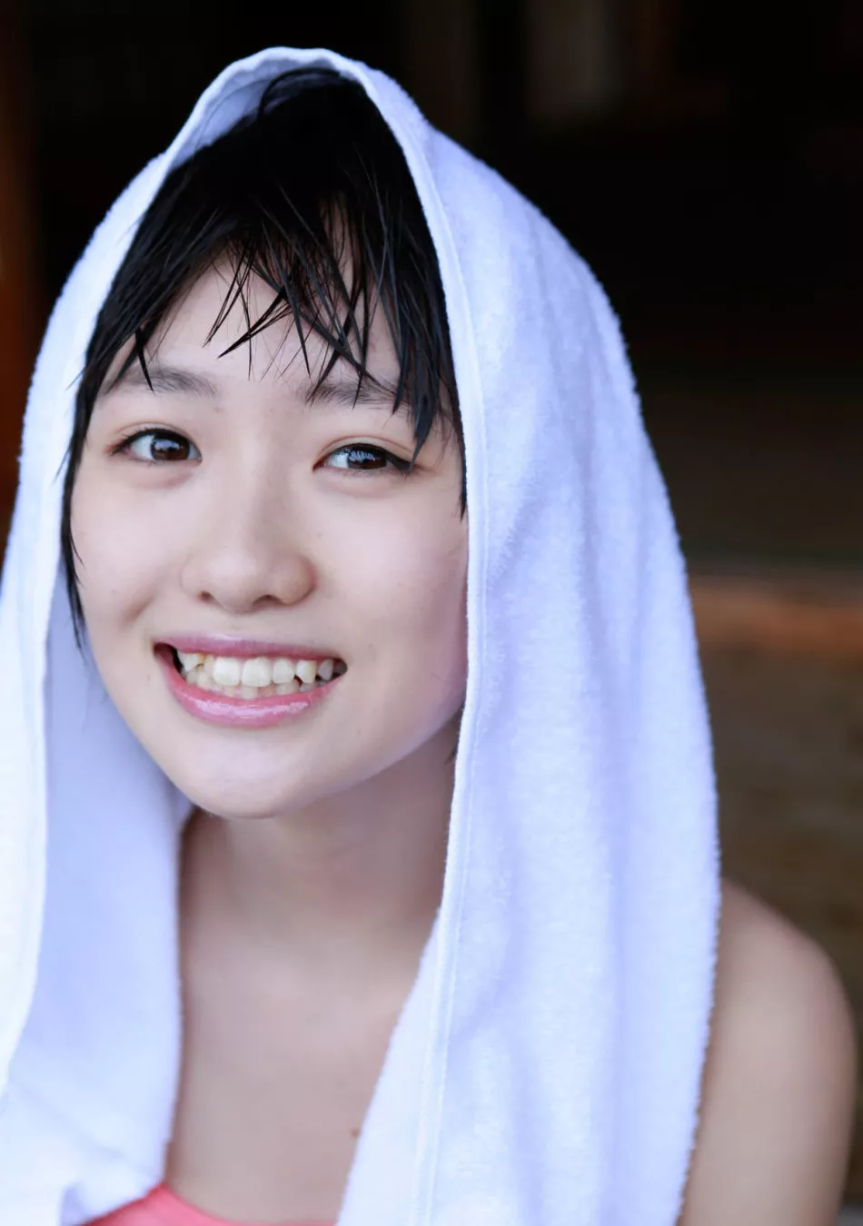 日本16岁少女偶像工藤遥清新短发写真18P