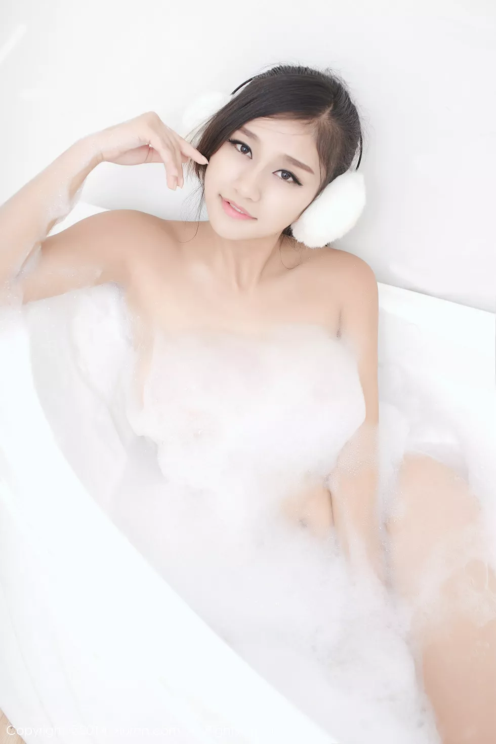 XiuRen第244期_嫩模史雨姐姐红色内衣下丰满美乳性感写真50P