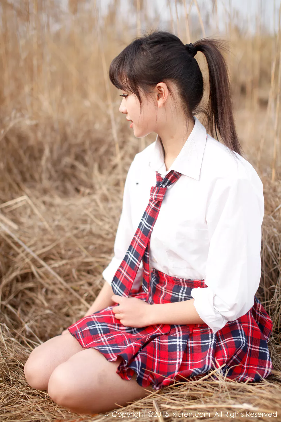 XiuRen第318期_嫩模美女七米baby红色格子裙学生装性感写真112P