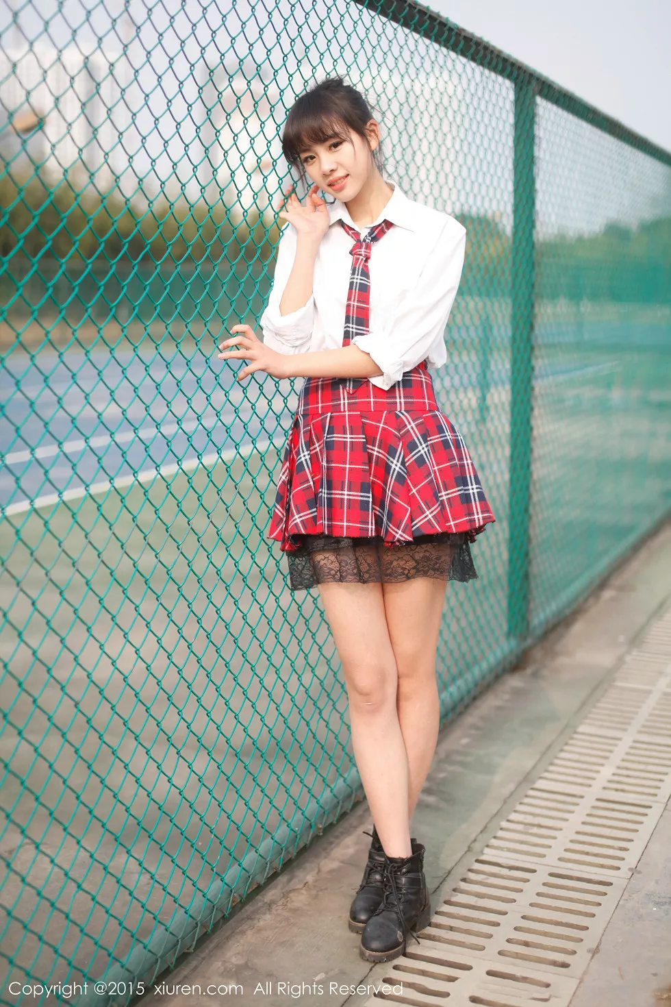 XiuRen第318期_嫩模美女七米baby红色格子裙学生装性感写真112P