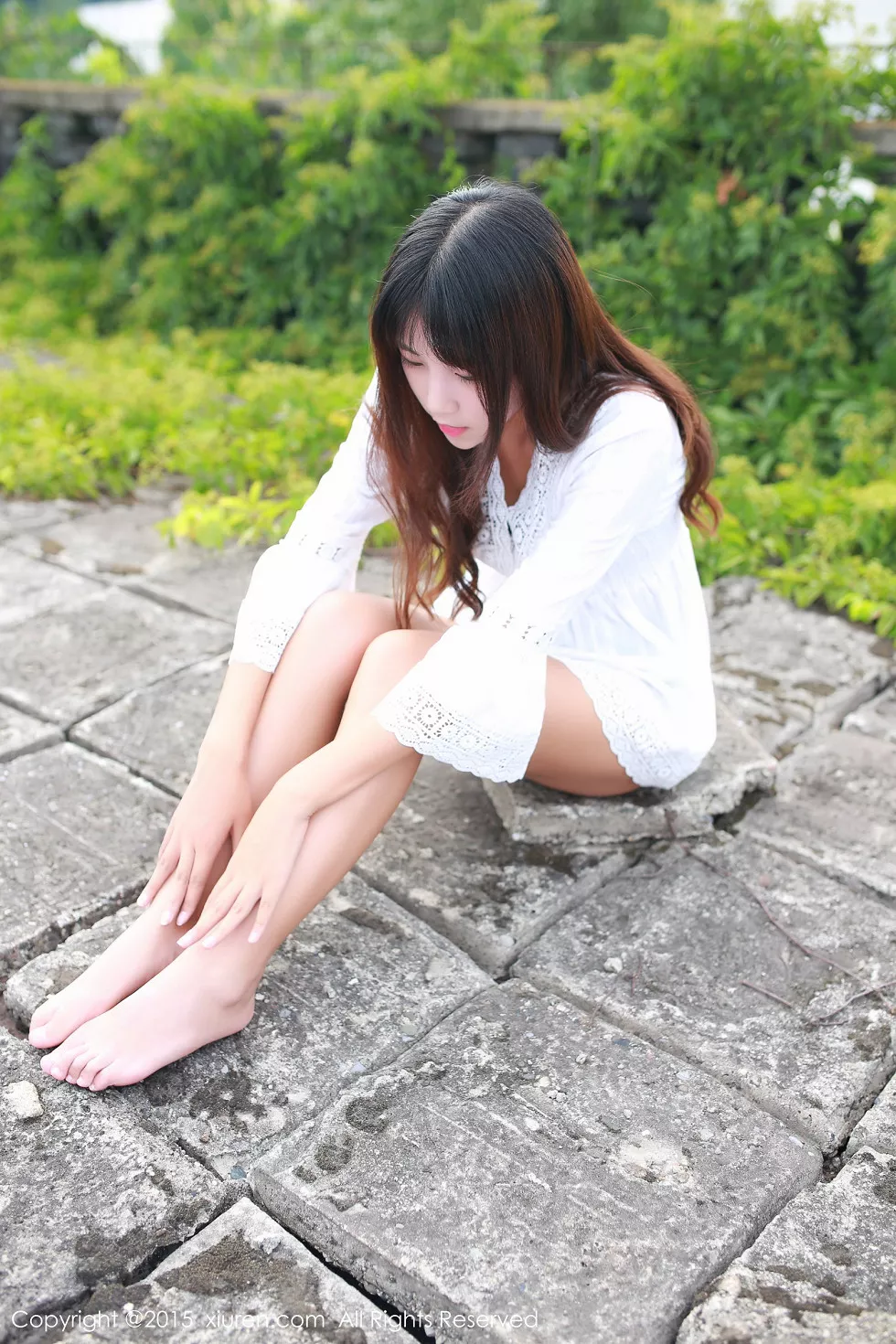XiuRen第357期_秀发嫩模徐畅和徐畅白色衬衫户外清新迷人写真46P