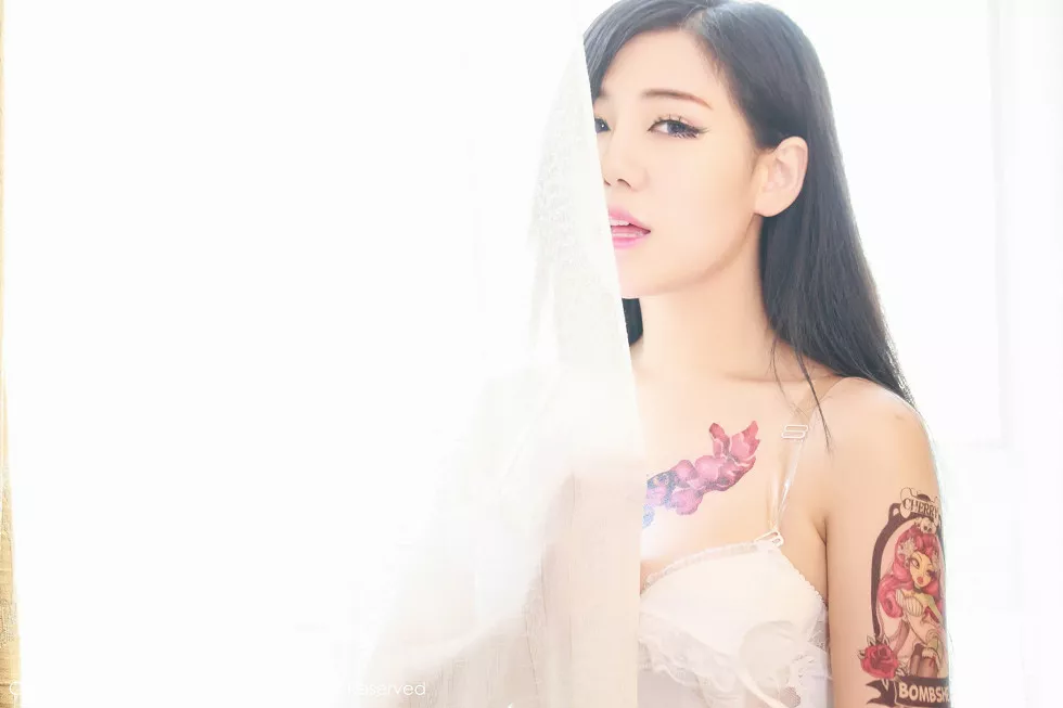 XiuRen第356期_嫩模美女旭旭丰满身材双乳秀纹身诱惑写真70P