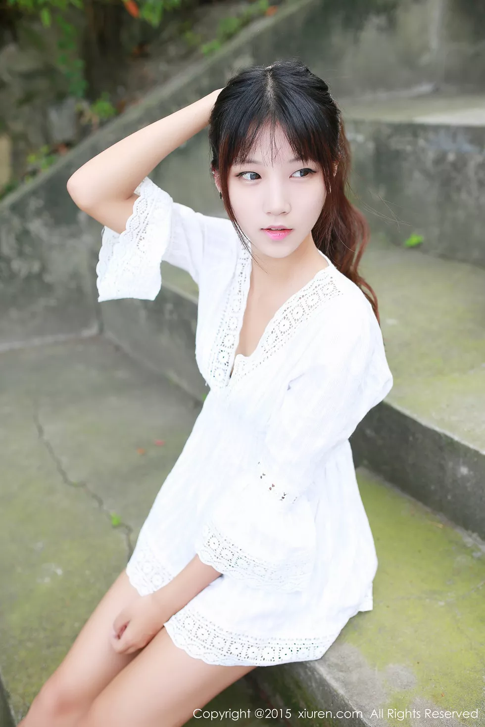 XiuRen第357期_秀发嫩模徐畅和徐畅白色衬衫户外清新迷人写真46P