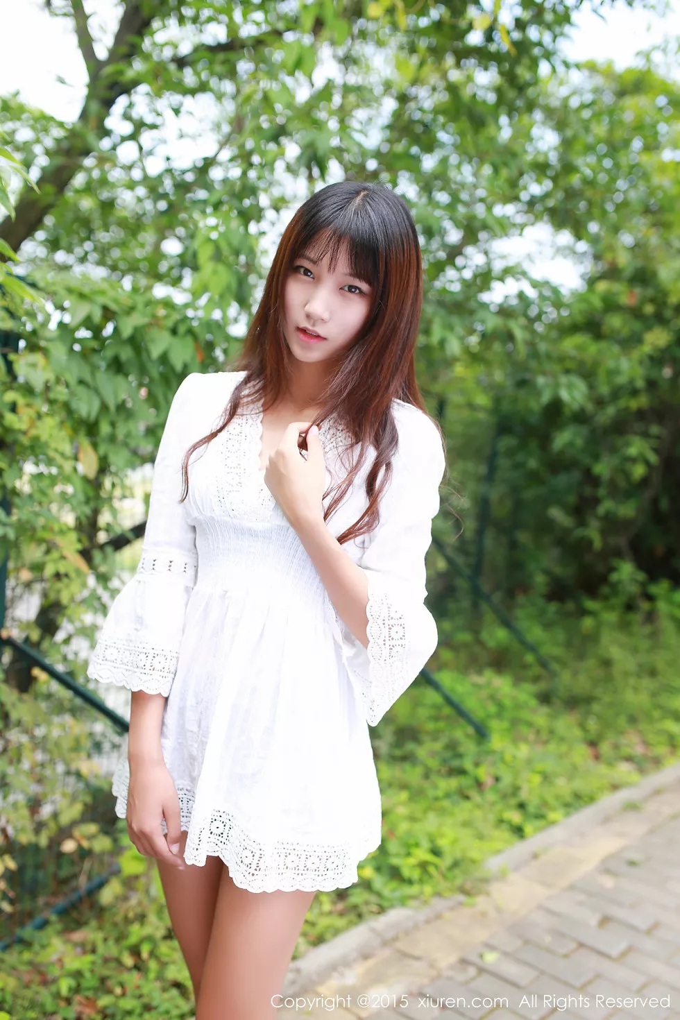 XiuRen第357期_秀发嫩模徐畅和徐畅白色衬衫户外清新迷人写真46P