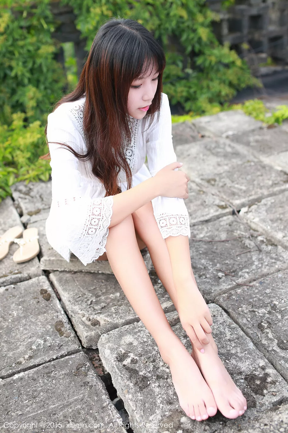 XiuRen第357期_秀发嫩模徐畅和徐畅白色衬衫户外清新迷人写真46P