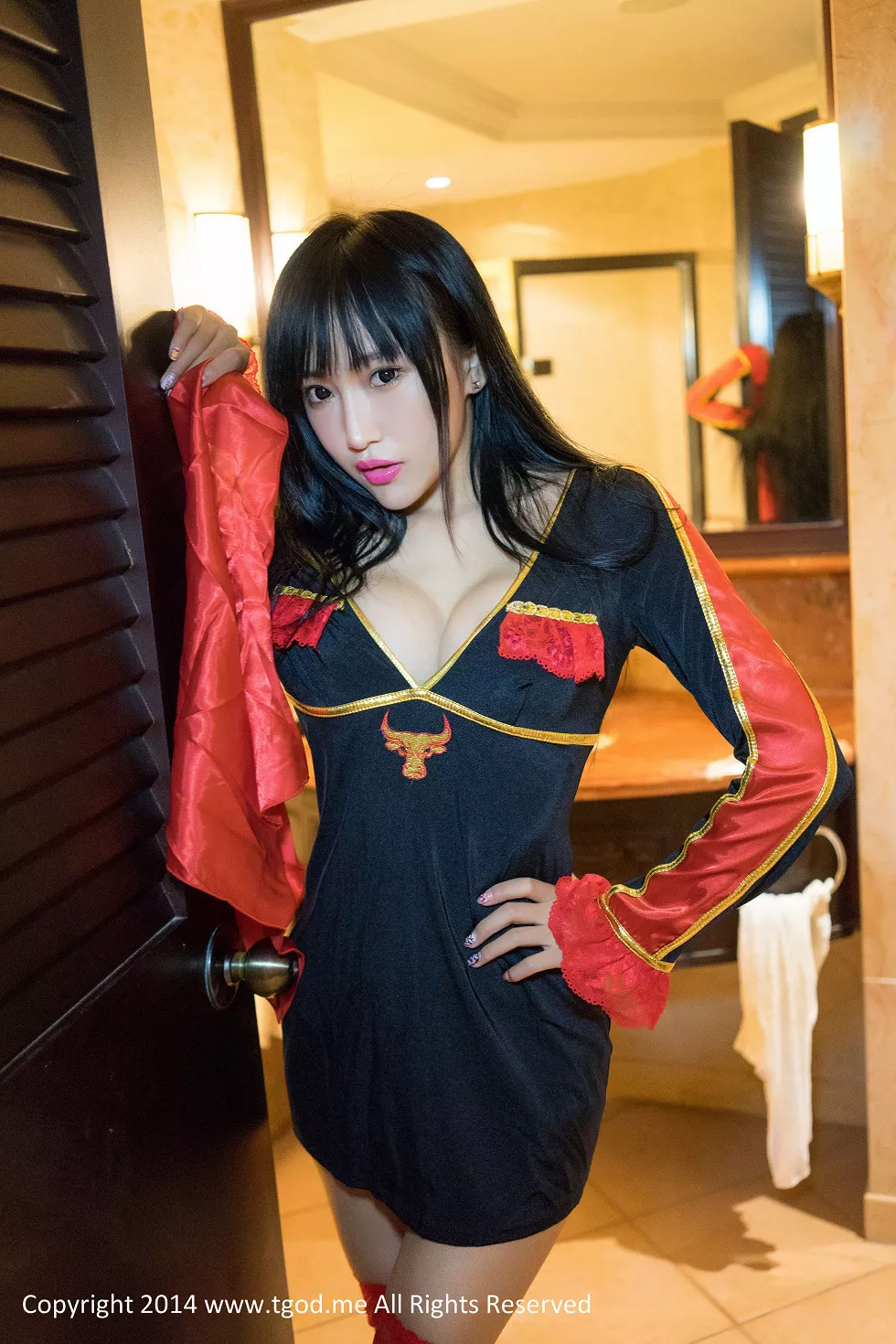 [TGOD推女神]2015.02.03_嫩模杨上萱黑色蕾丝内衣现乳贴极品豪乳诱惑写真50P
