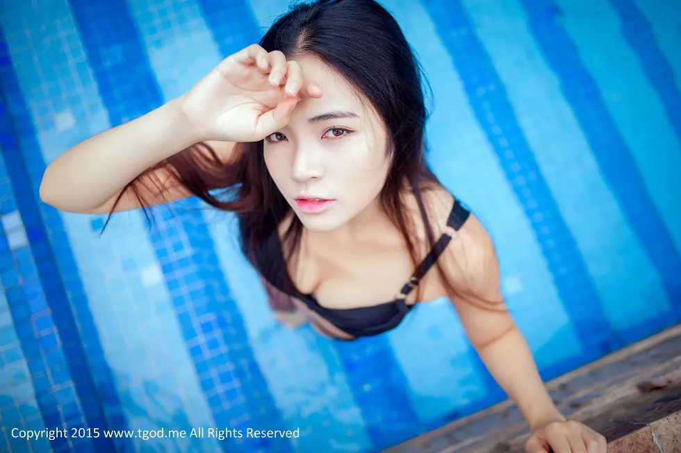 [TGOD推女神]2015.03.12_活力女神晓艾泳池边的水精灵性感比基尼写真71P