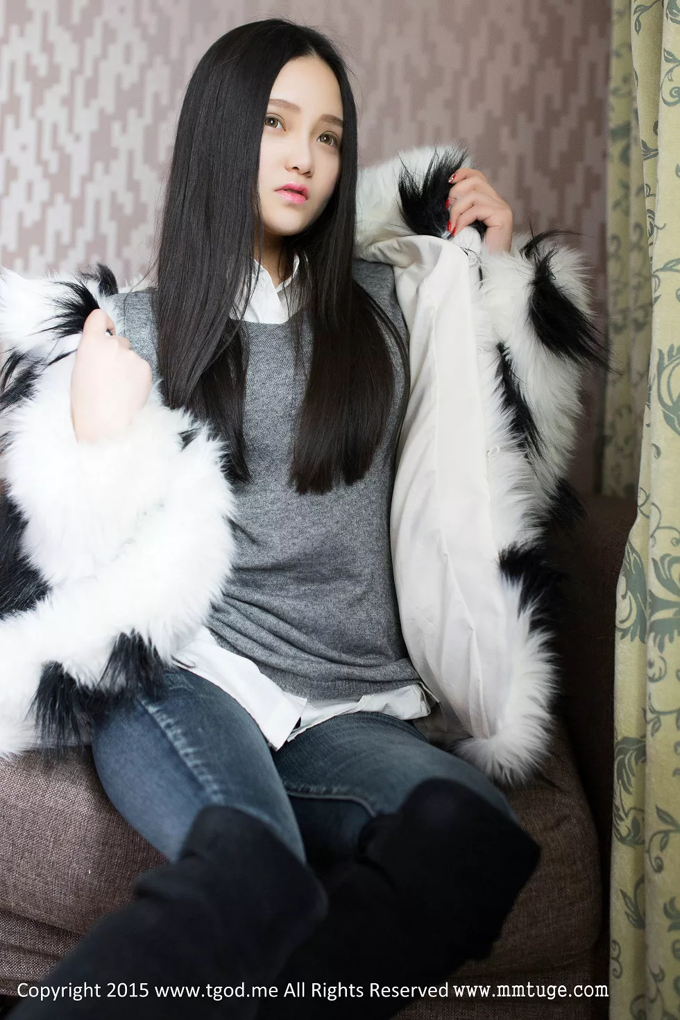 [TGOD推女神]2015.03.05_可爱女神佩佩Cassie皮草VS白衬衣黑色内衣写真57P