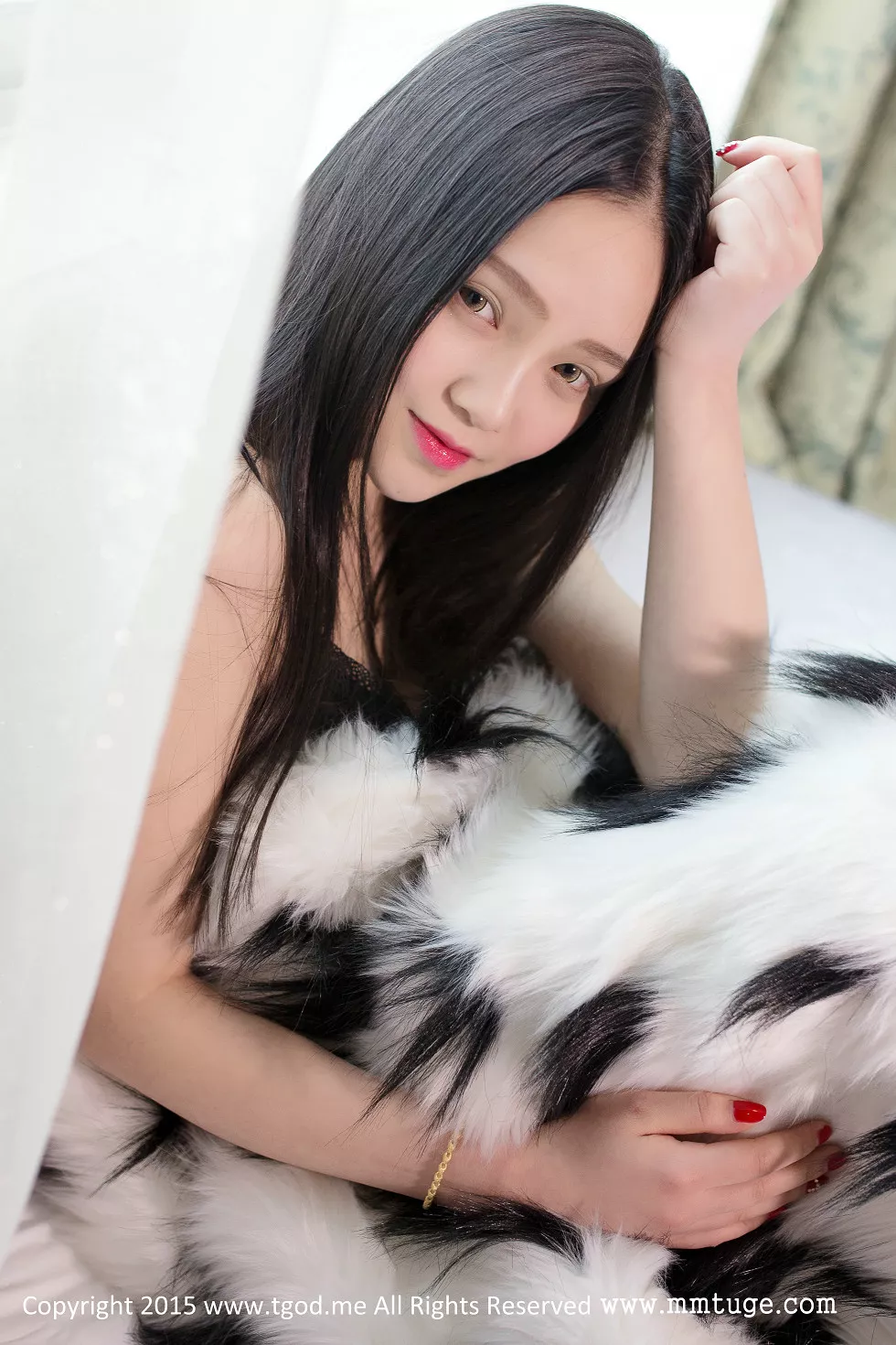 [TGOD推女神]2015.03.05_可爱女神佩佩Cassie皮草VS白衬衣黑色内衣写真57P