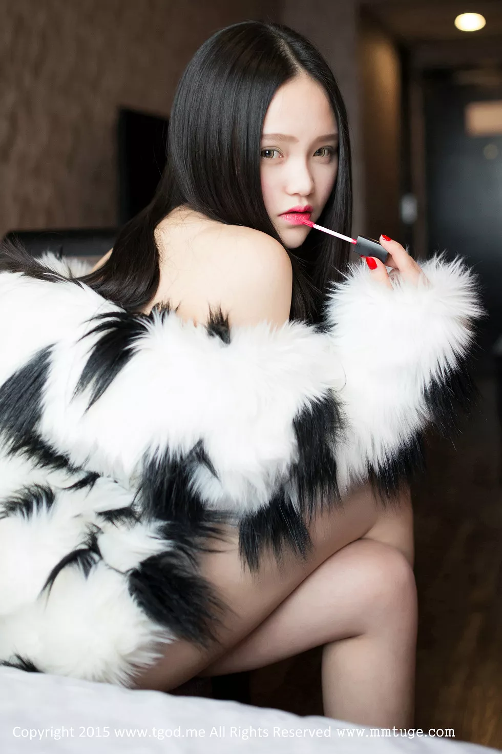 [TGOD推女神]2015.03.05_可爱女神佩佩Cassie皮草VS白衬衣黑色内衣写真57P
