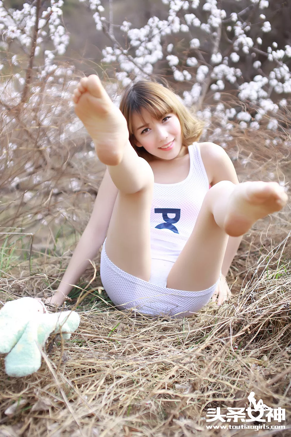 [Toutiao头条女神]No.019_嫩模哈拿桃花林里的性感小精灵迷人内衣写真63P