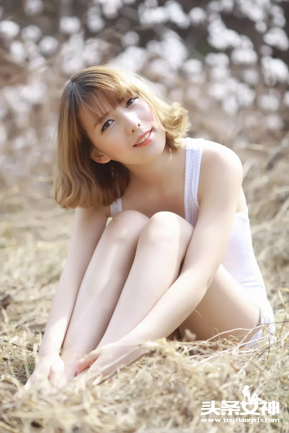 [Toutiao头条女神]No.019_嫩模哈拿桃花林里的性感小精灵迷人内衣写真63P