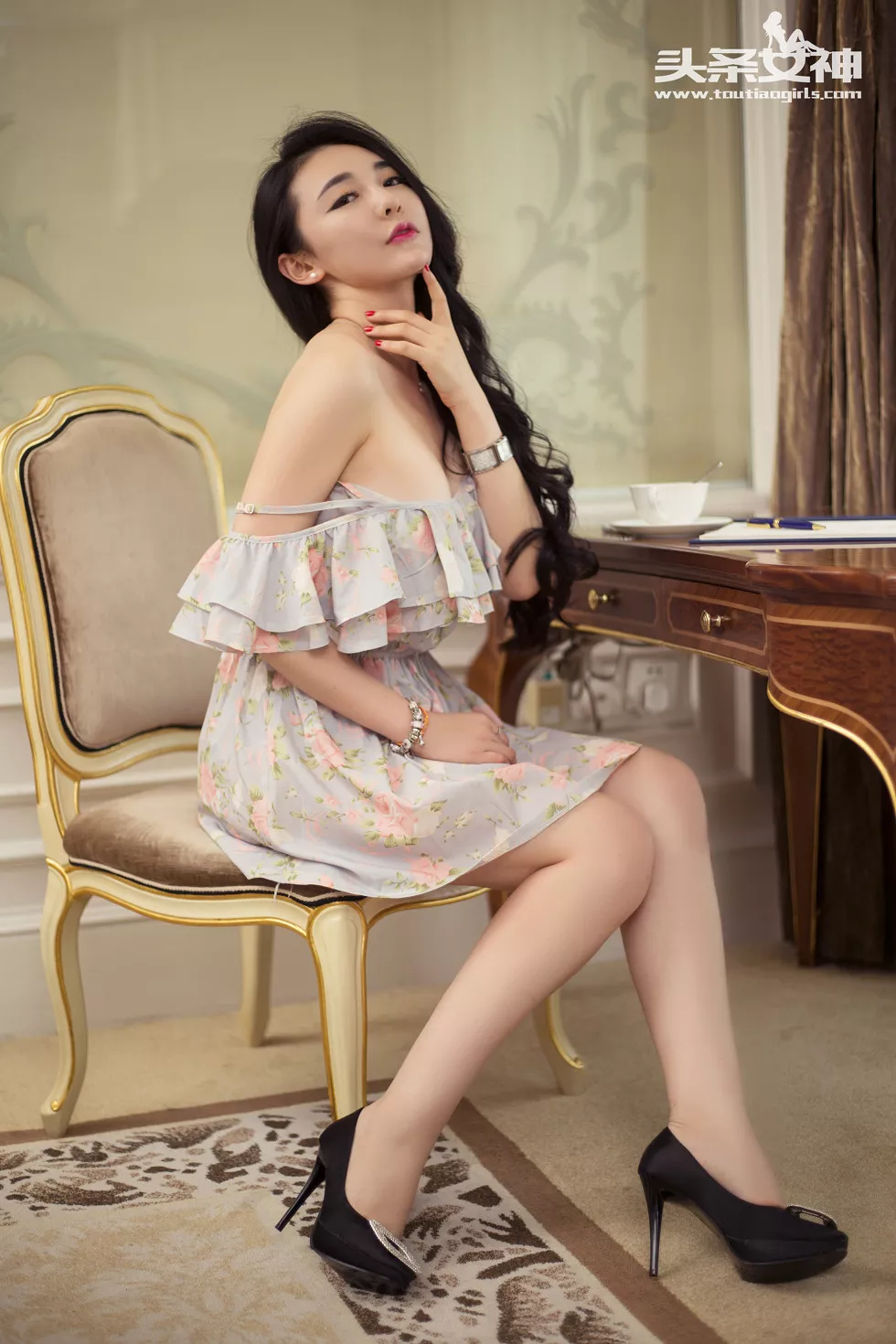 [Toutiao头条女神]No.025_嫩模耿珊珊居家花裙清爽迷人红唇性感写真32P
