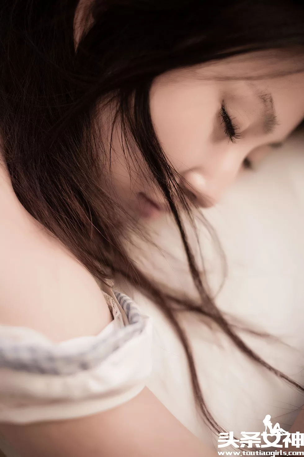 [Toutiao头条女神]No.059_嫩模安甜居家私房极致女仆装撩人姿势诱惑写真49P