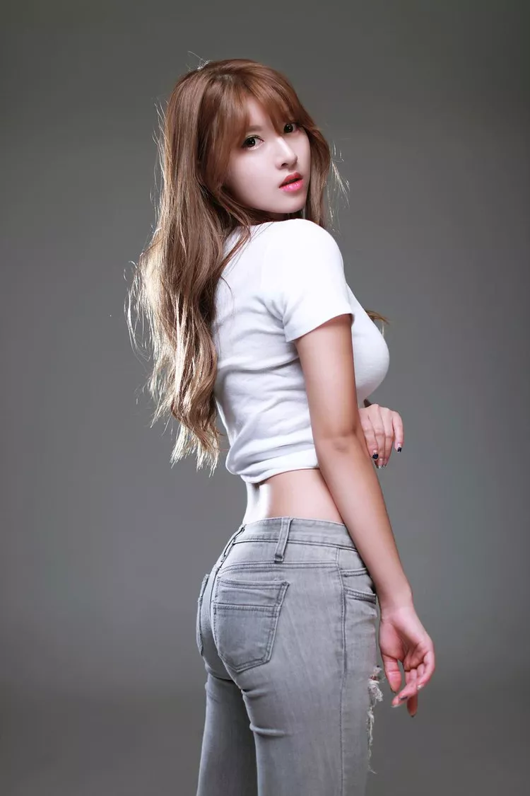 韩国美女模特孟娜炫破烂牛仔裤靓丽迷人写真9P