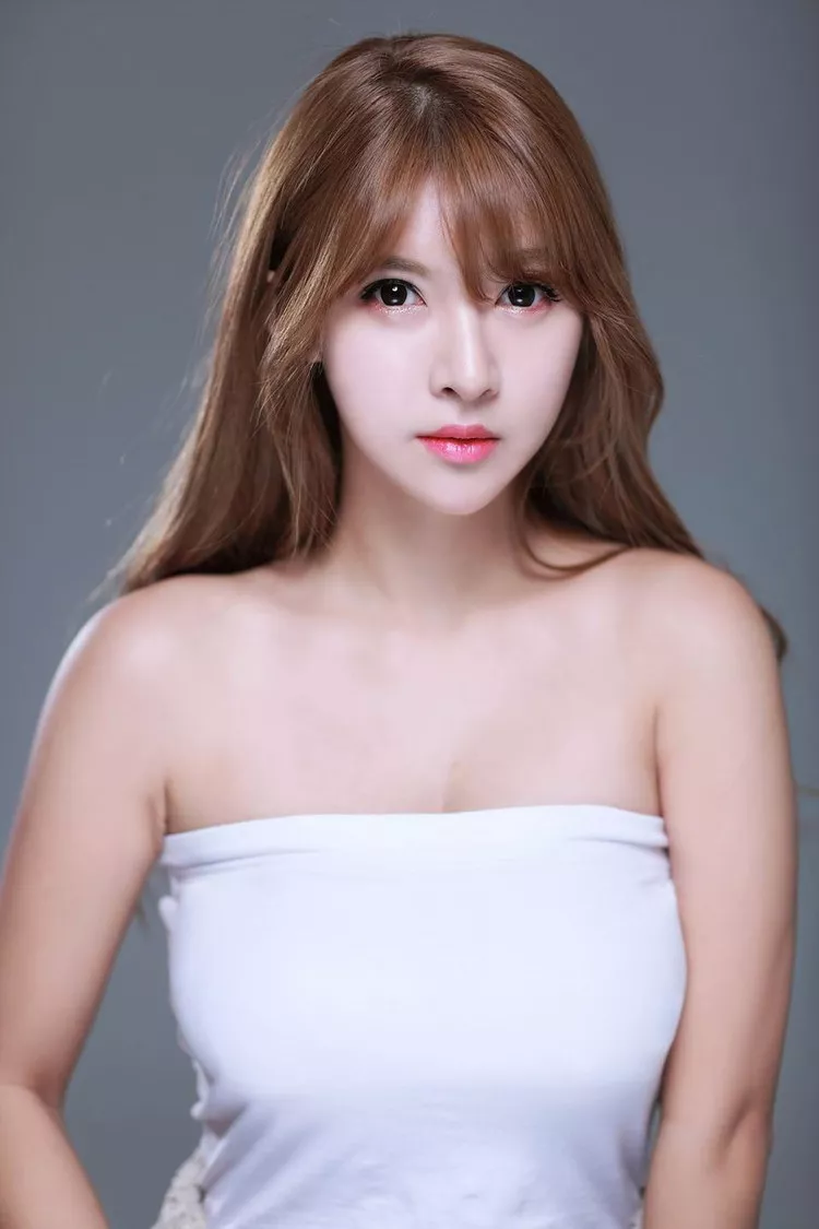 韩国美女模特孟娜炫破烂牛仔裤靓丽迷人写真9P