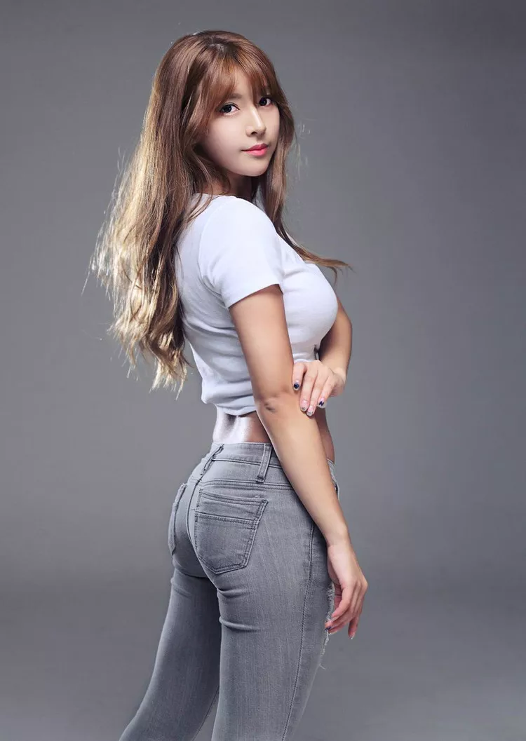 韩国美女模特孟娜炫破烂牛仔裤靓丽迷人写真9P