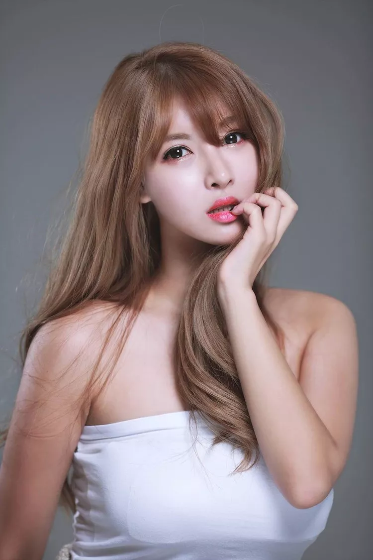 韩国美女模特孟娜炫破烂牛仔裤靓丽迷人写真9P