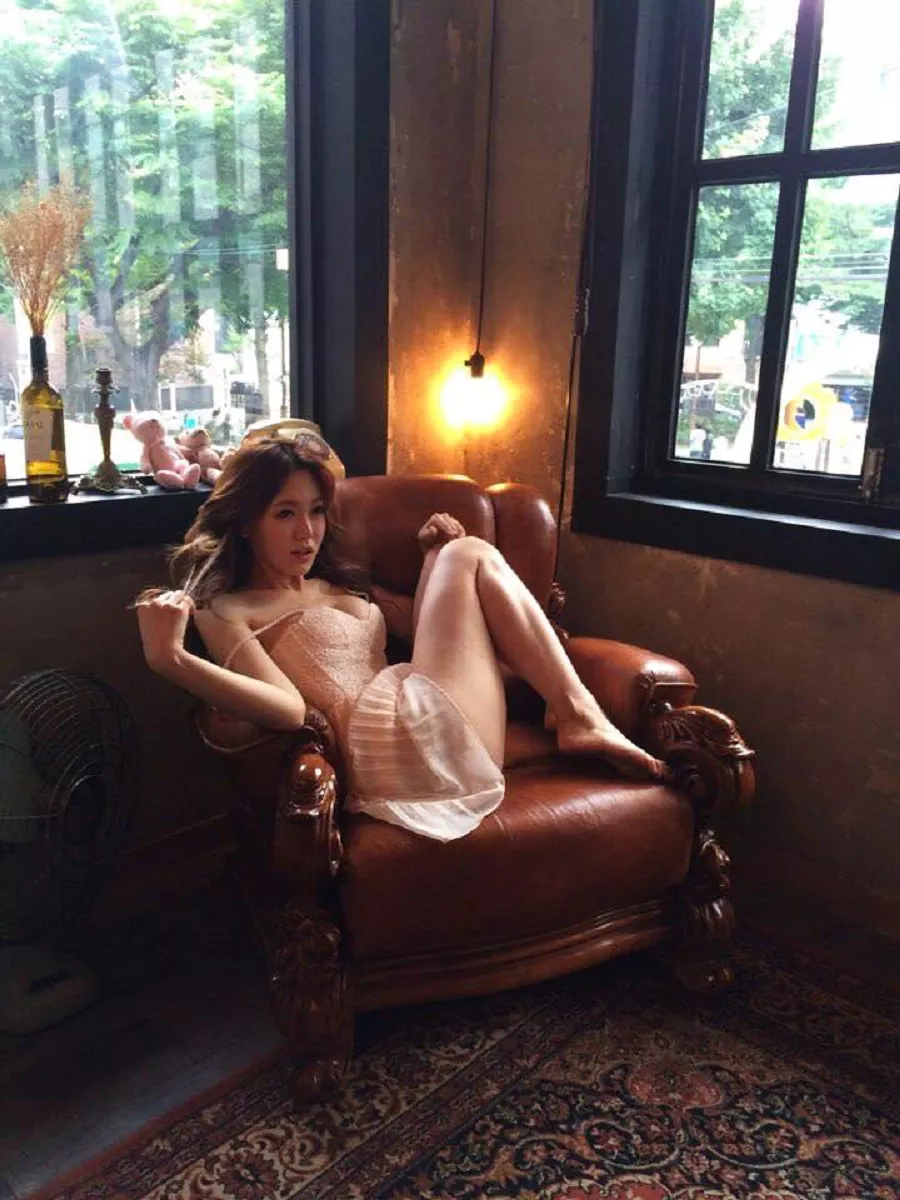韩国美女歌手朴恩率完美身材性感迷人写真12P