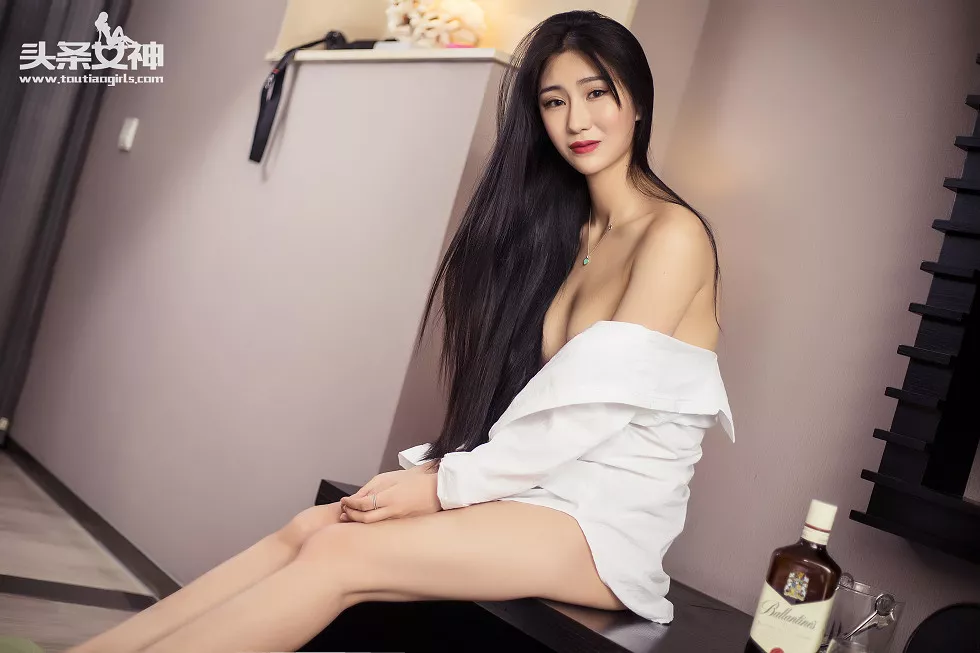 [Toutiao头条女神]No.066_嫩模关嫒妮白衬衣下真空美乳黑色丁字裤诱惑写真34P
