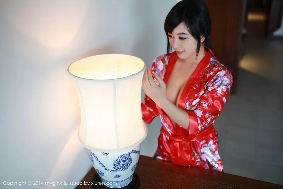 [MyGirl美媛馆]Vol.033_嫩模黄可christine红色情趣睡裙真空秀豪乳性感写真69P