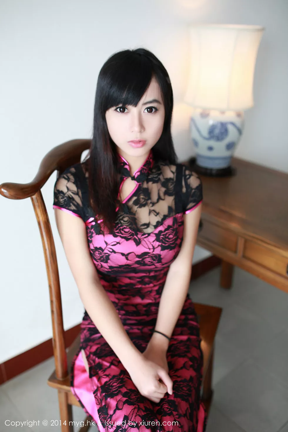 [MyGirl美媛馆]Vol.033_嫩模黄可christine红色情趣睡裙真空秀豪乳性感写真69P