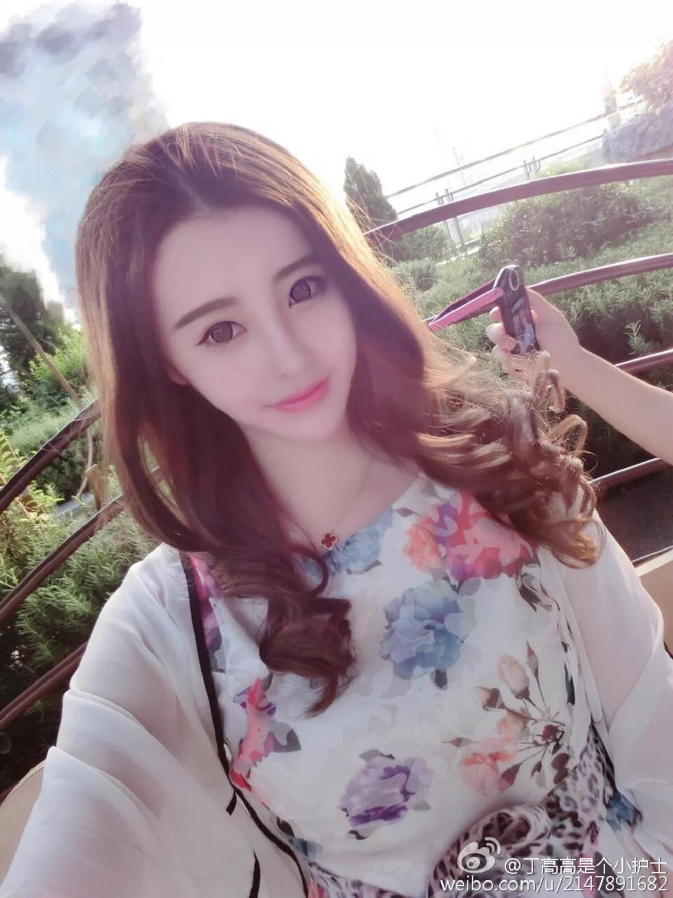 嫩模丁高高是个小护士性感自拍美图微博写真150P