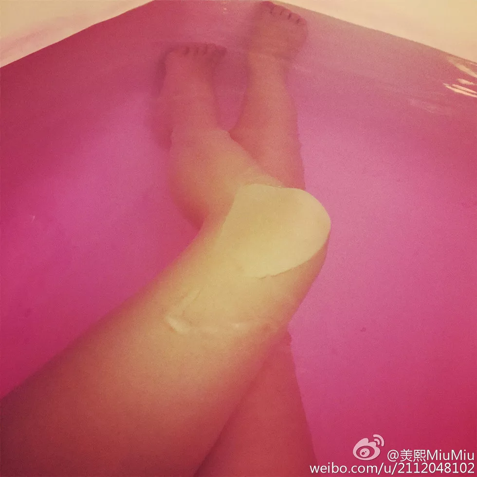 混血嫩模美熙MiuMiu完美身材火辣喷血大尺度微博写真456P