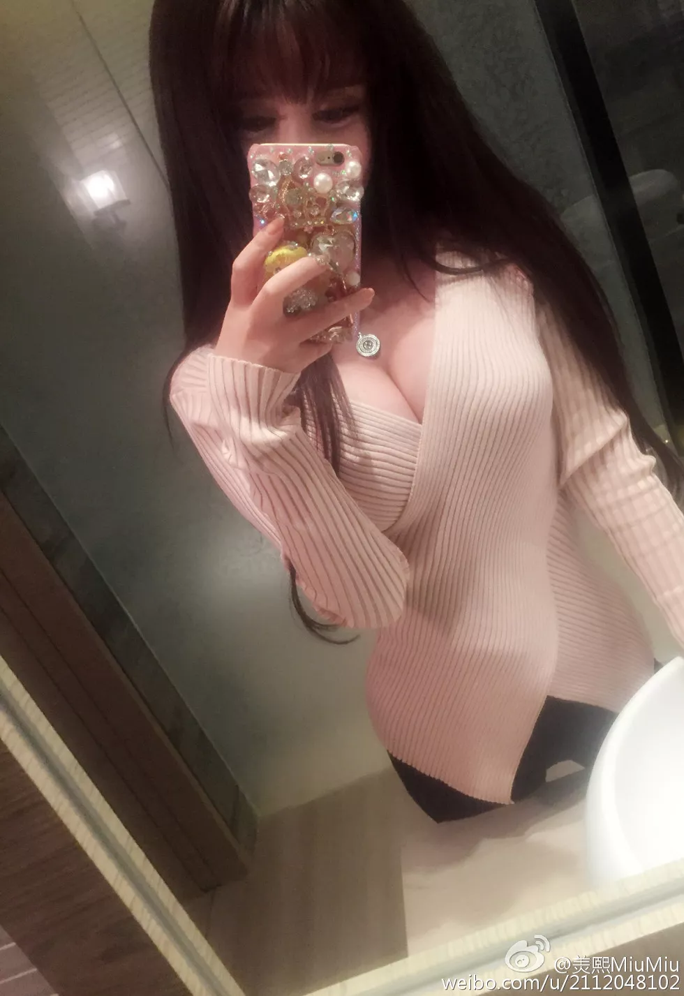 混血嫩模美熙MiuMiu完美身材火辣喷血大尺度微博写真456P