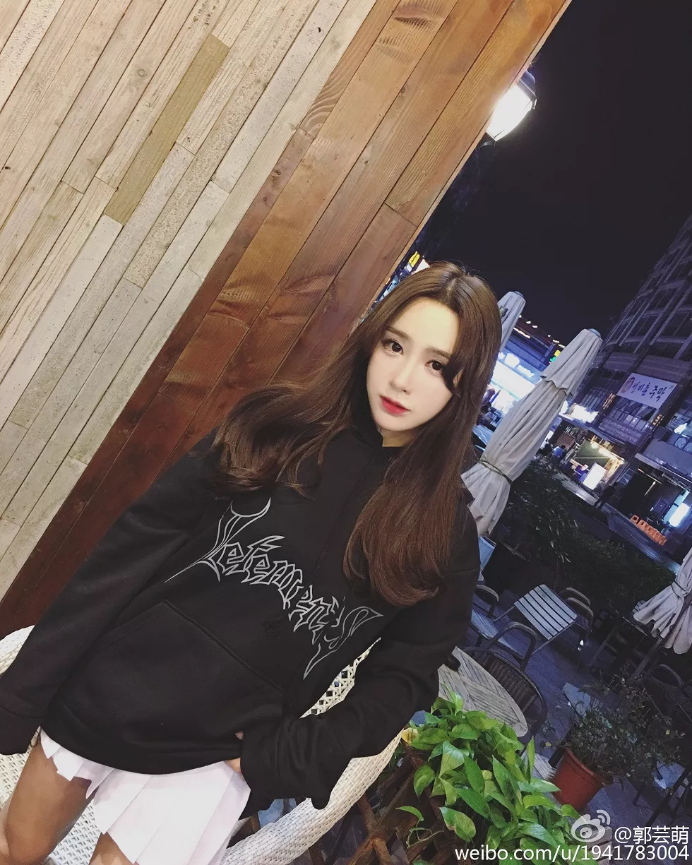 美女嫩模郭芸萌性感自拍美图写真微博合集270P