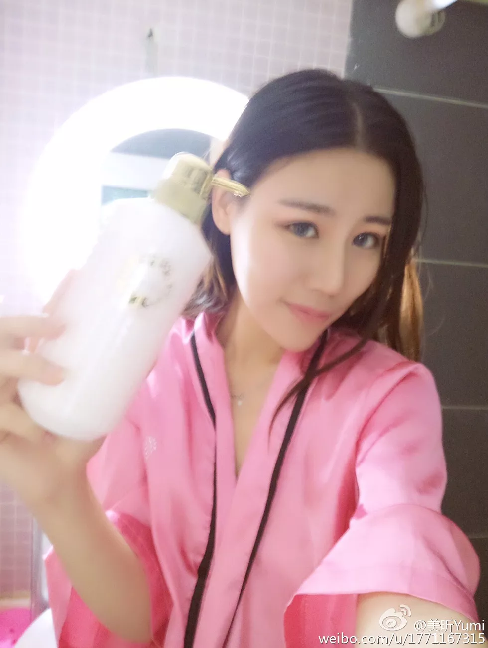 嫩模美昕Yumi完美身材白嫩肌肤海量微博写真255P