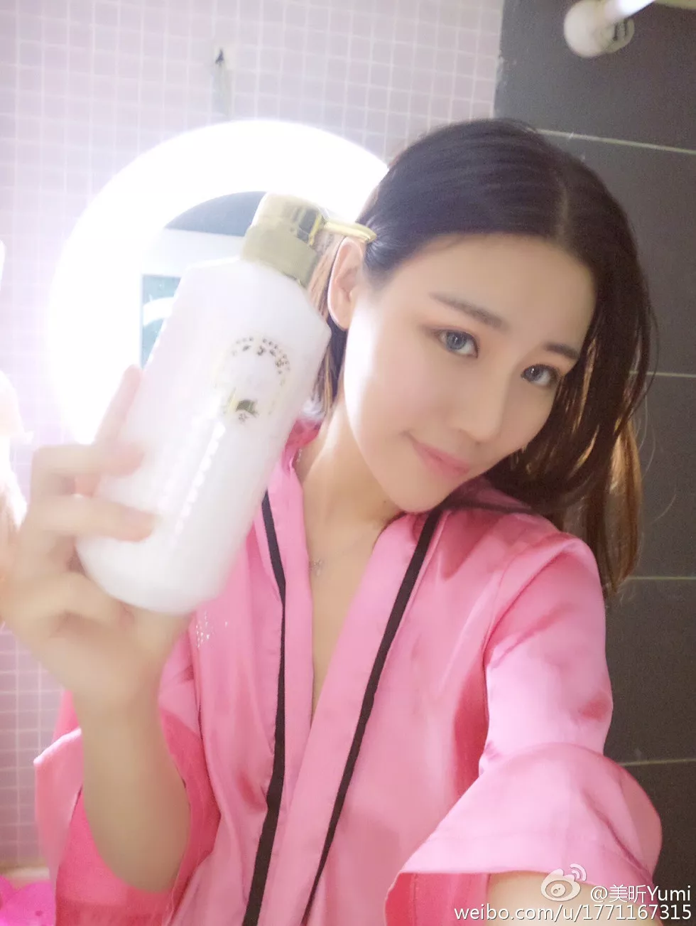 嫩模美昕Yumi完美身材白嫩肌肤海量微博写真255P