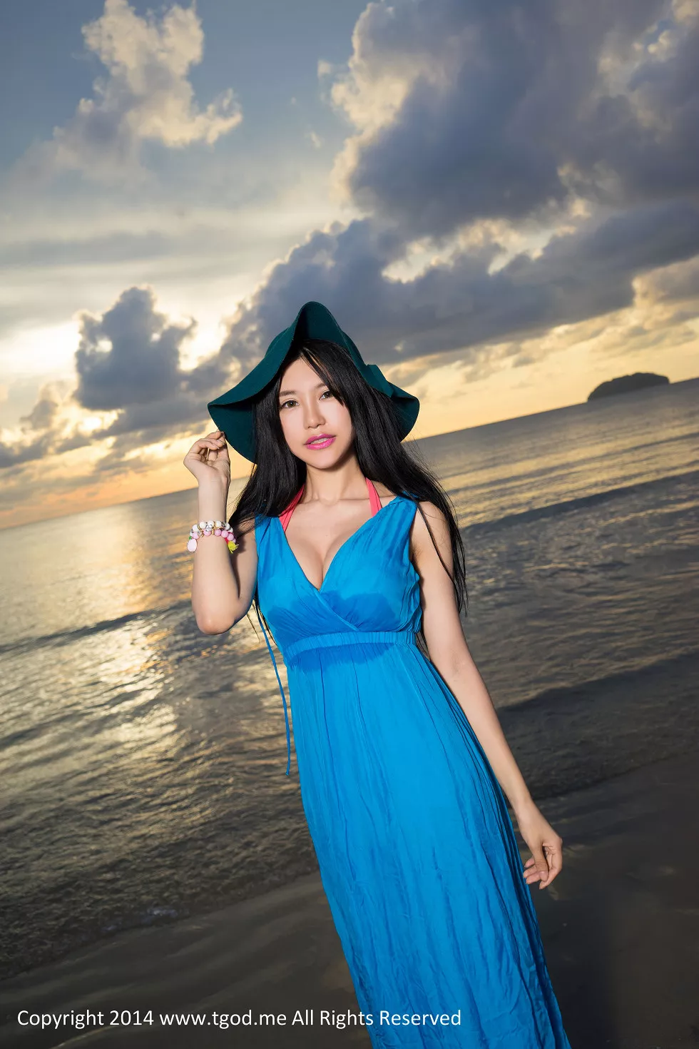 [TGOD推女神]2014.12.31_嫩模绮里嘉Ula沙巴旅拍沙滩仙子性感比基尼写真50P