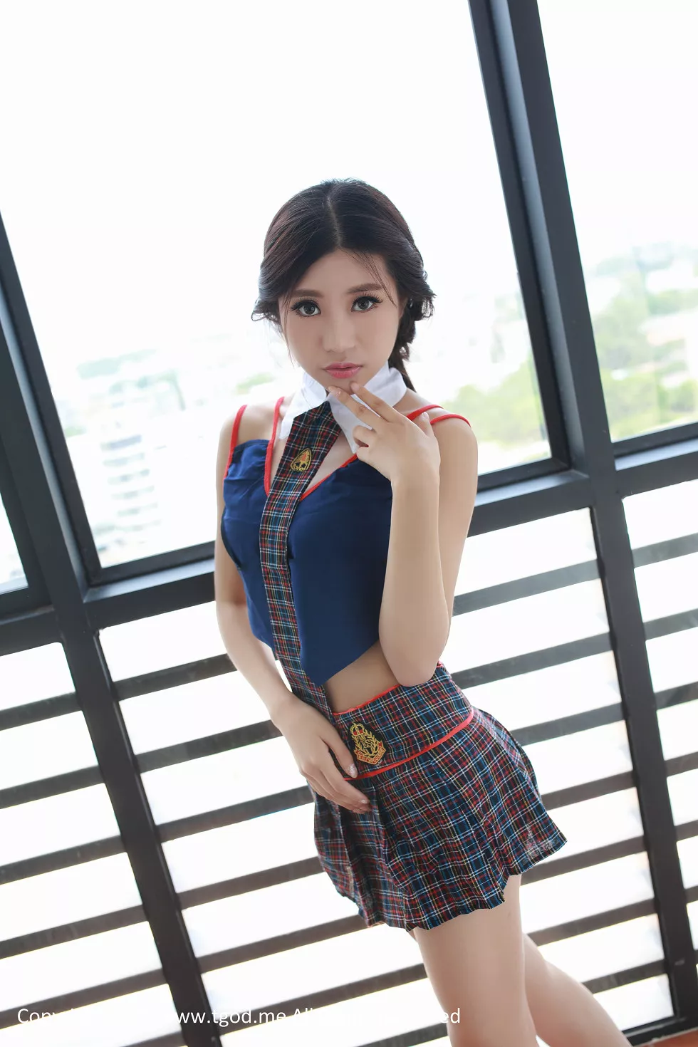 [TGOD推女神]2015.01.23_嫩模绮里嘉Ula校花的英伦女王范红色丁字裤诱惑写真80P