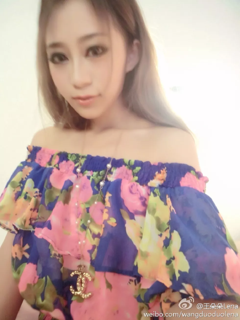 甜美尤物王朵朵Lena火爆身材童颜巨乳性感微博写真498P