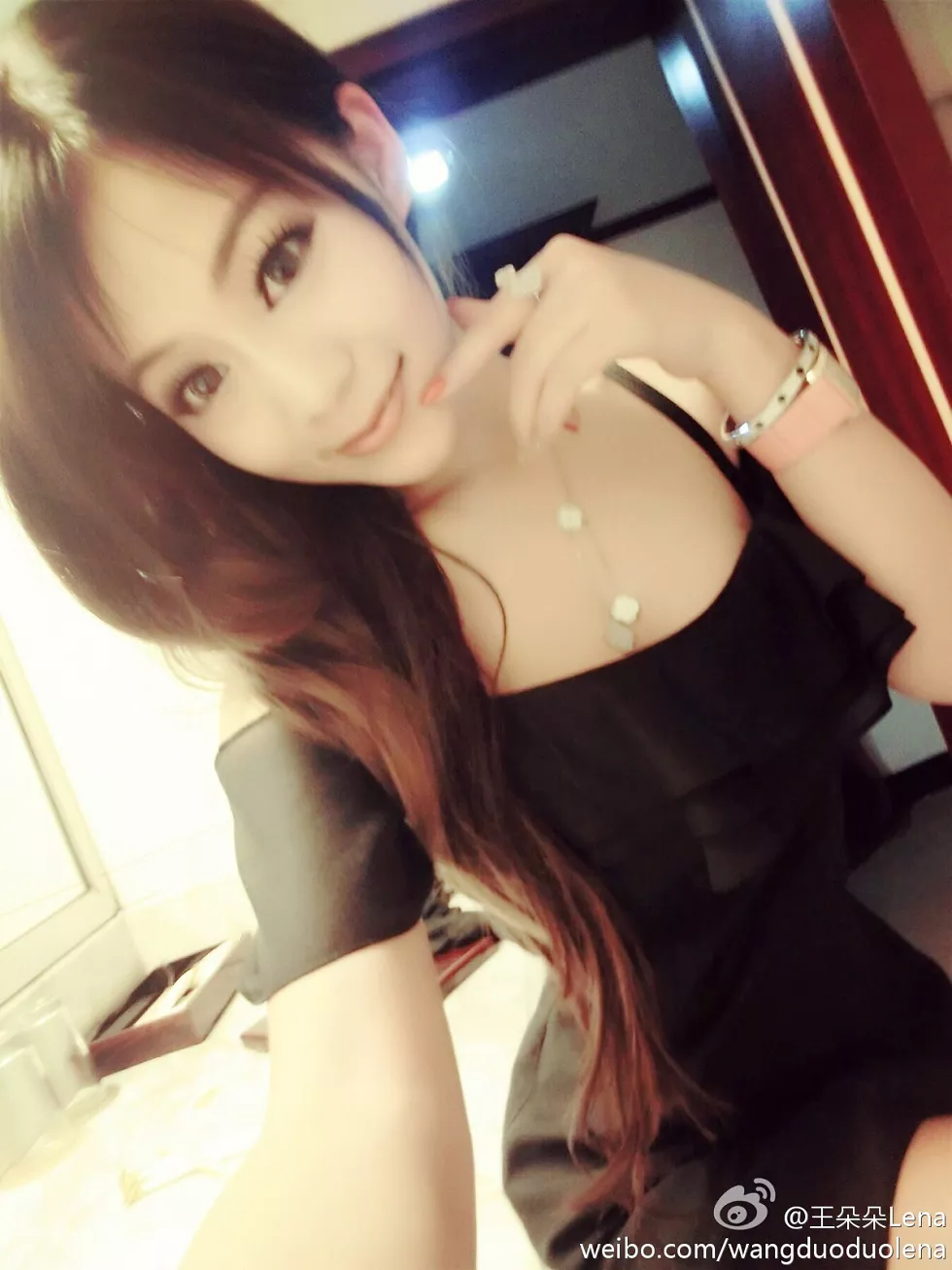 甜美尤物王朵朵Lena火爆身材童颜巨乳性感微博写真498P