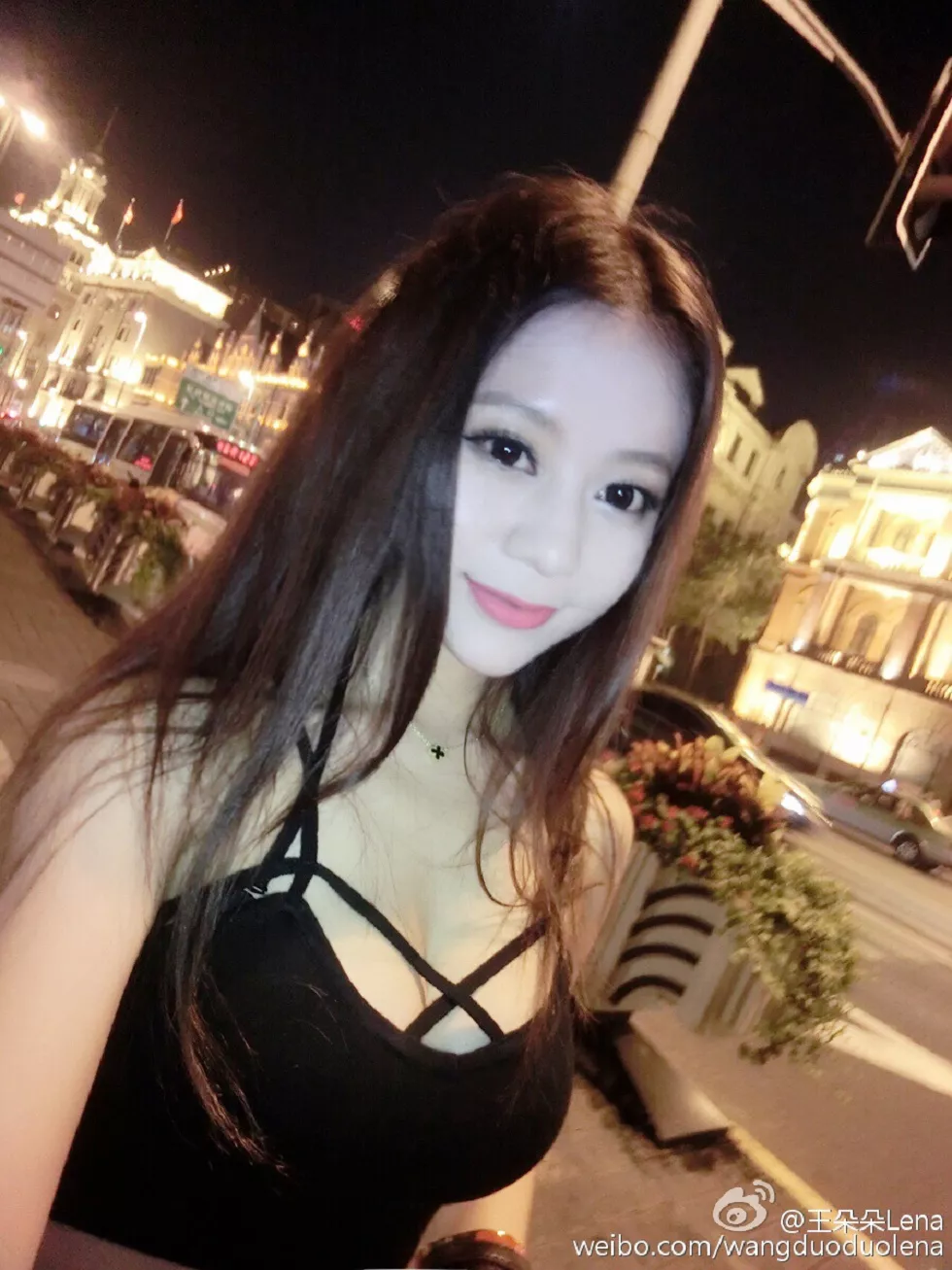 甜美尤物王朵朵Lena火爆身材童颜巨乳性感微博写真498P