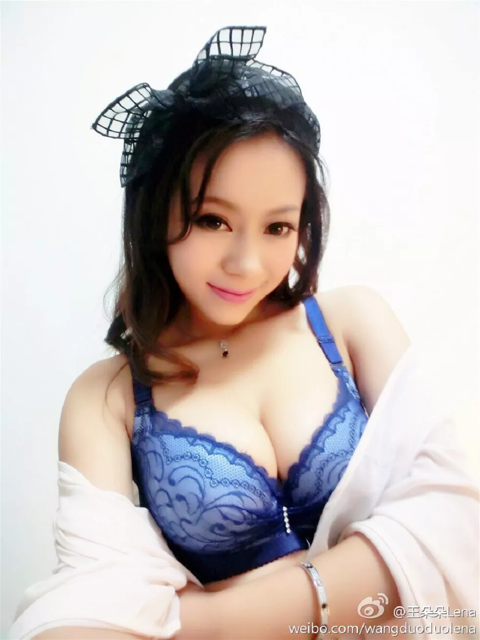 甜美尤物王朵朵Lena火爆身材童颜巨乳性感微博写真498P