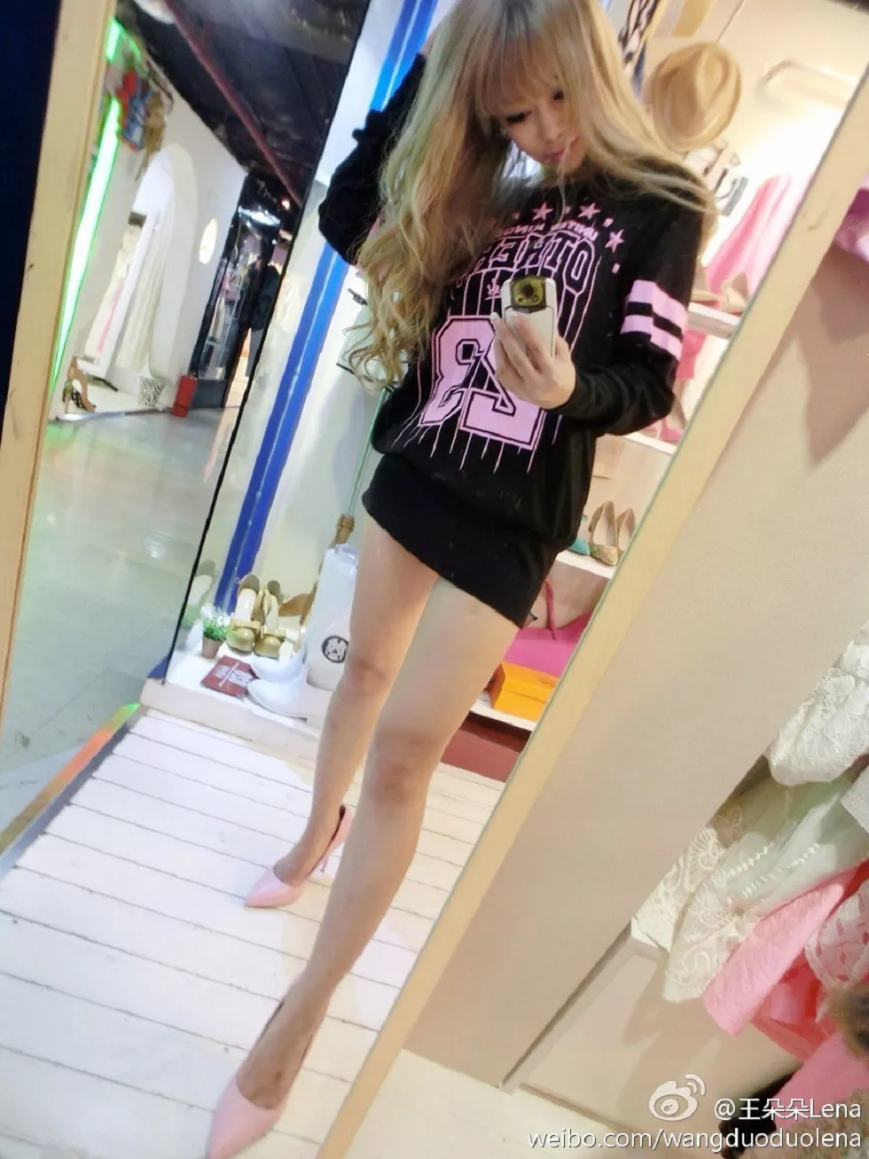 甜美尤物王朵朵Lena火爆身材童颜巨乳性感微博写真498P