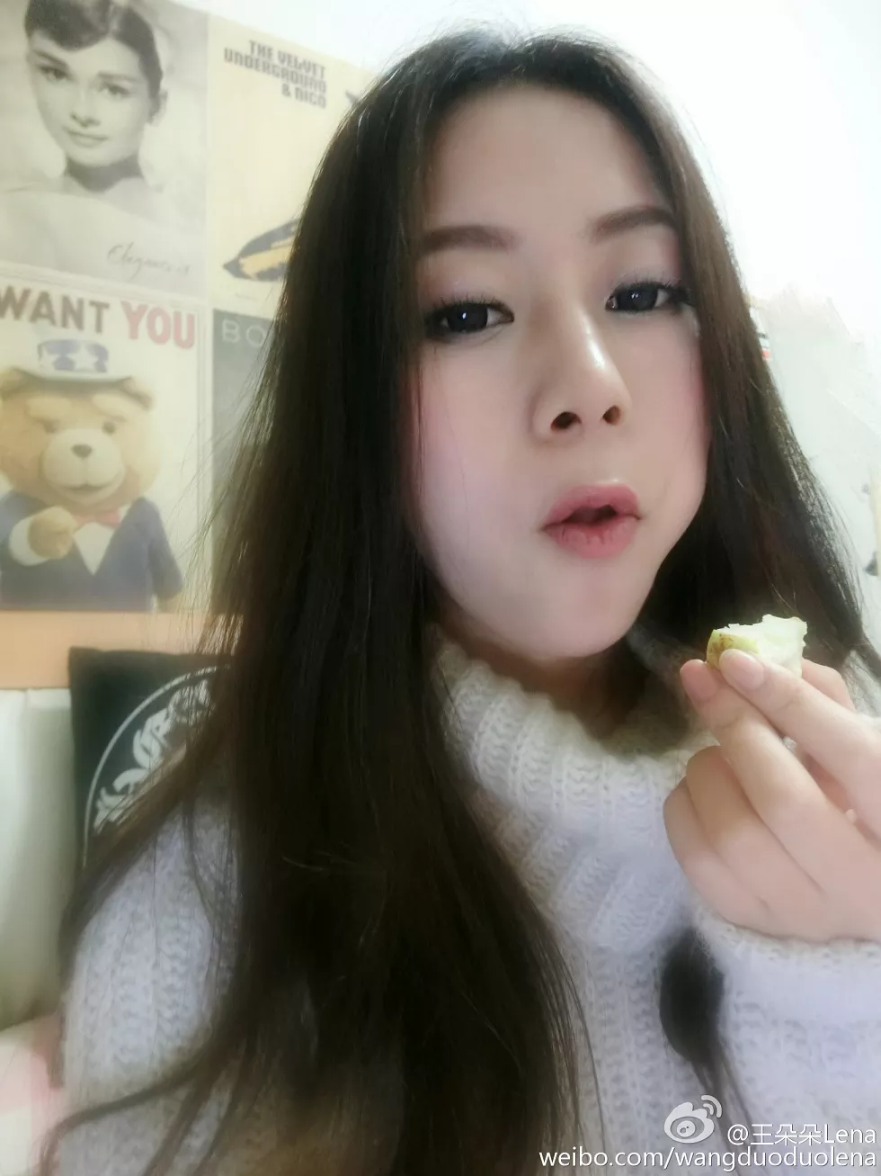 甜美尤物王朵朵Lena火爆身材童颜巨乳性感微博写真498P