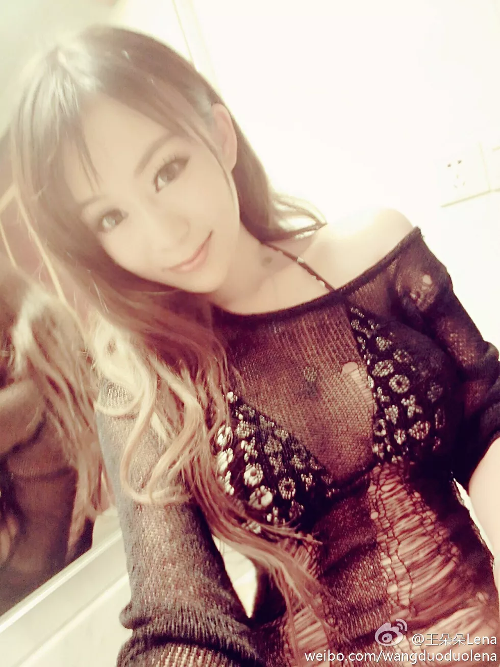 甜美尤物王朵朵Lena火爆身材童颜巨乳性感微博写真498P